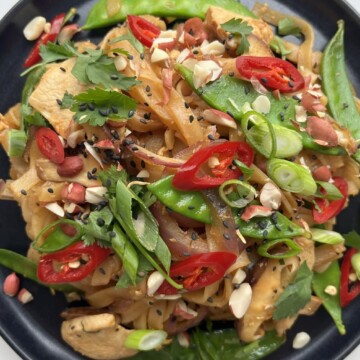 Wagamama pad Thai recipe on black plate.