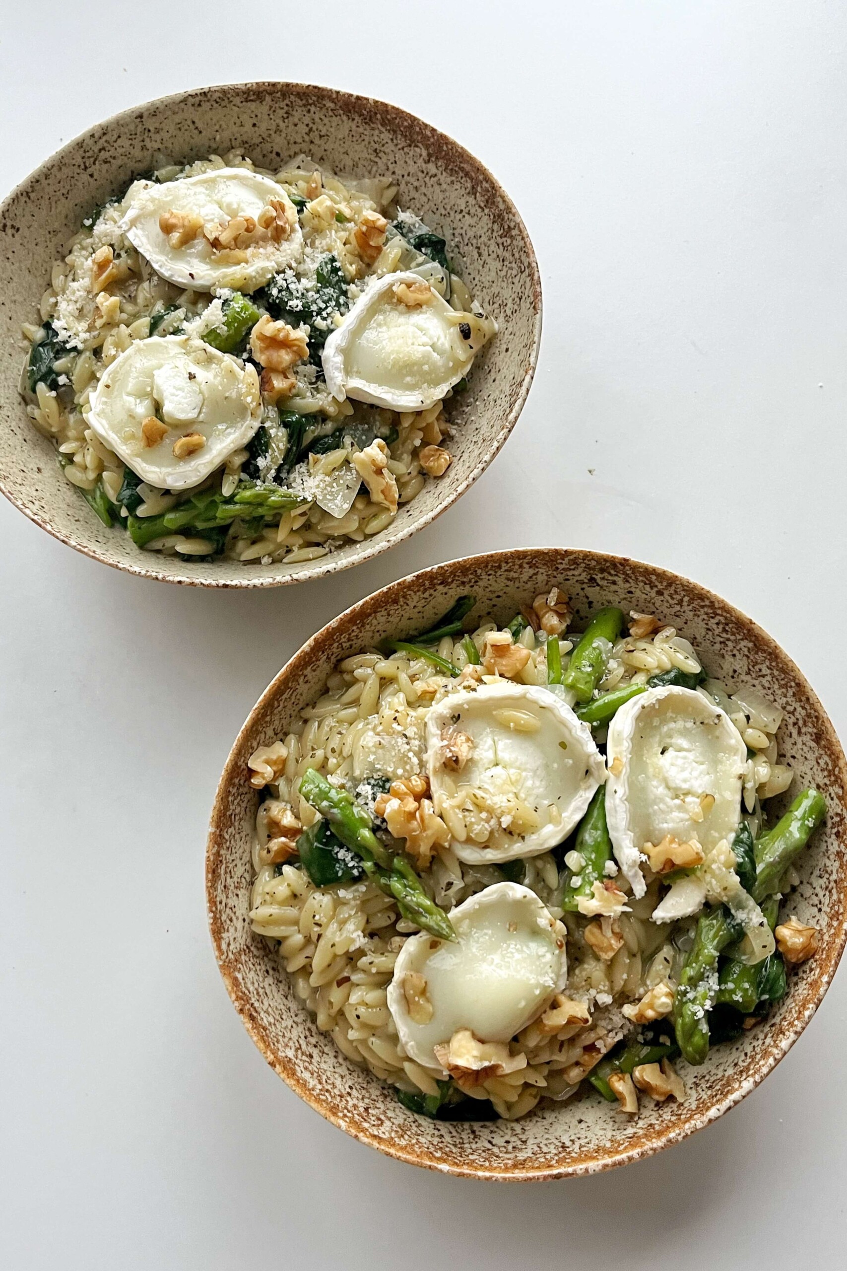 Image of asparagus orzotto in two little bowls.
