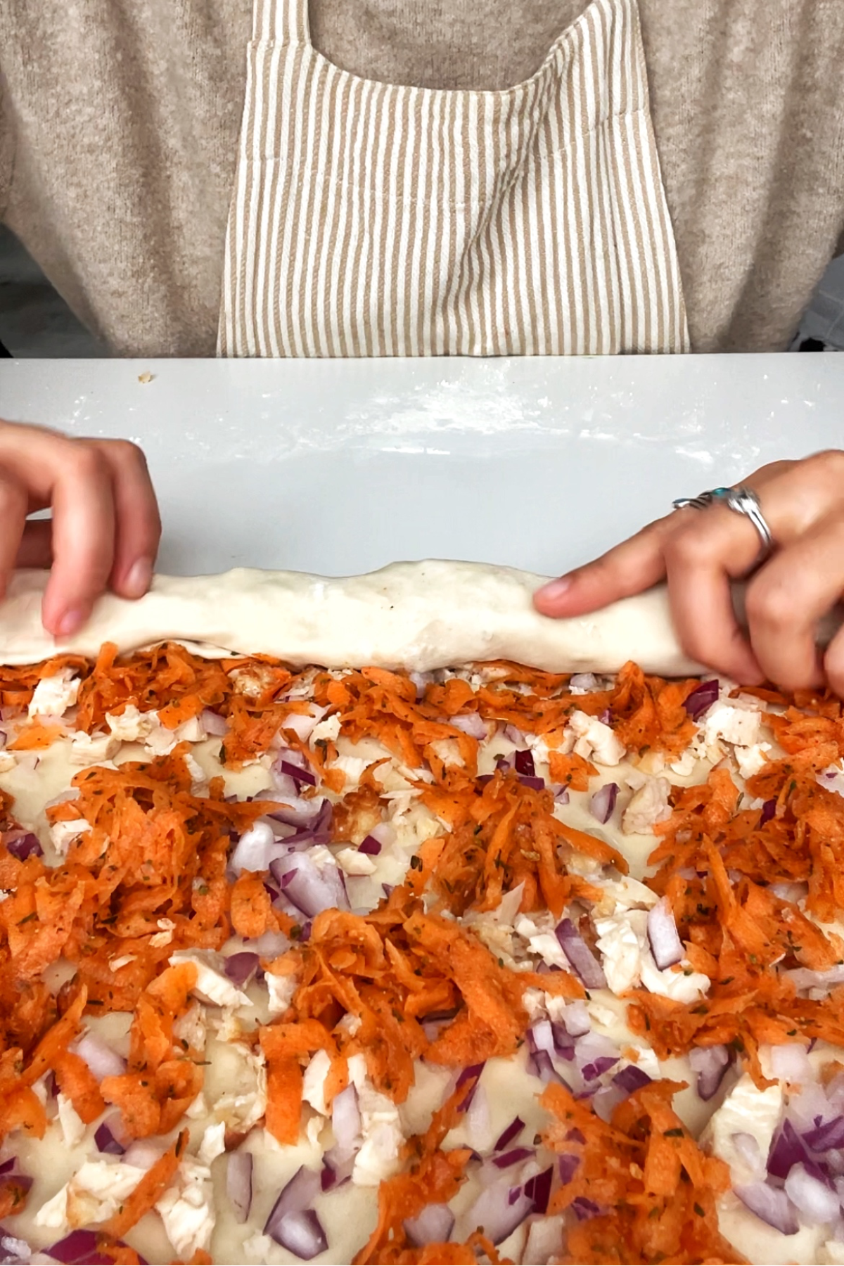 Rolling up the dumpling wreath.