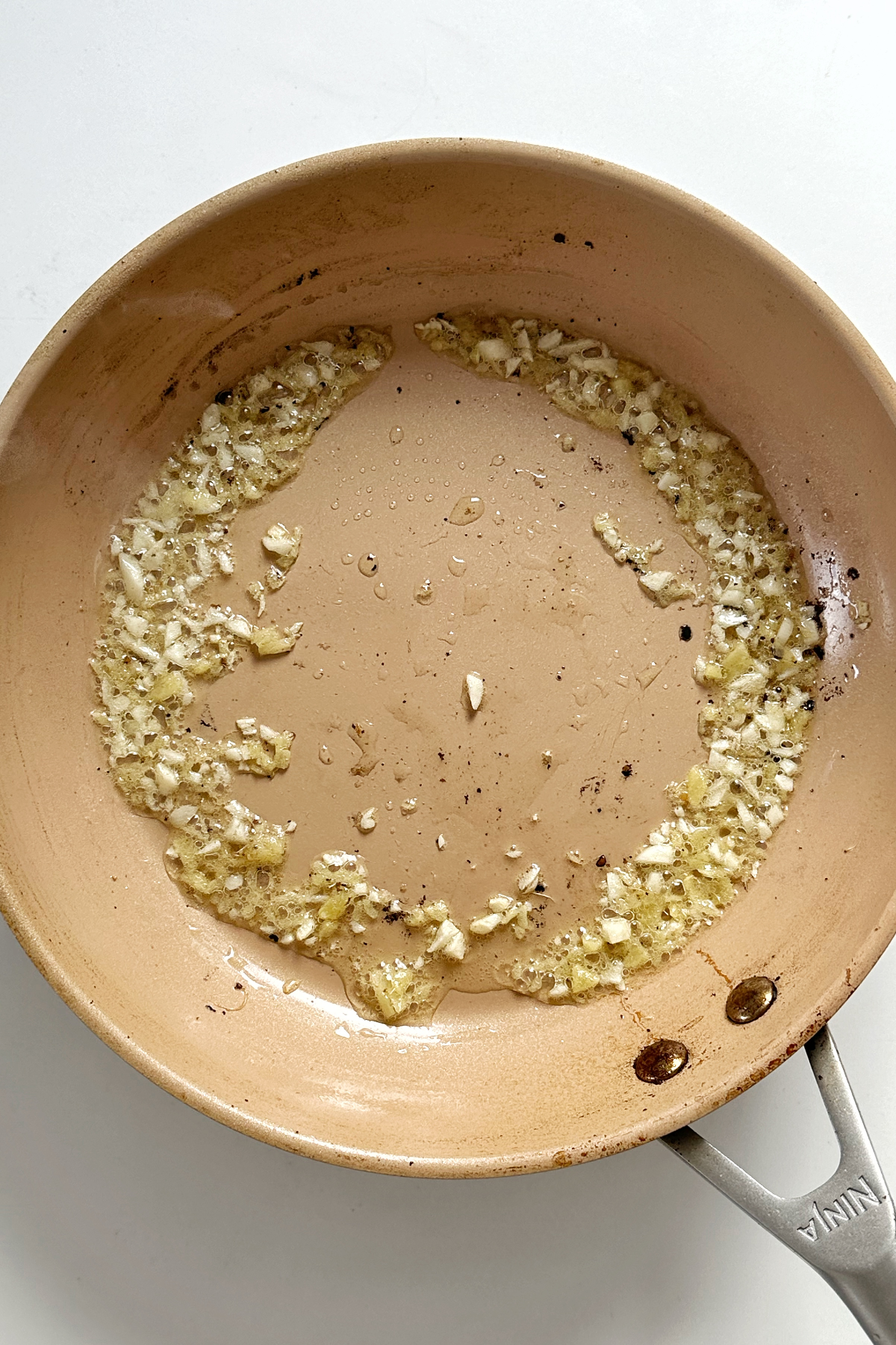 Frying garlic and ginger in a non-stick frying pan.