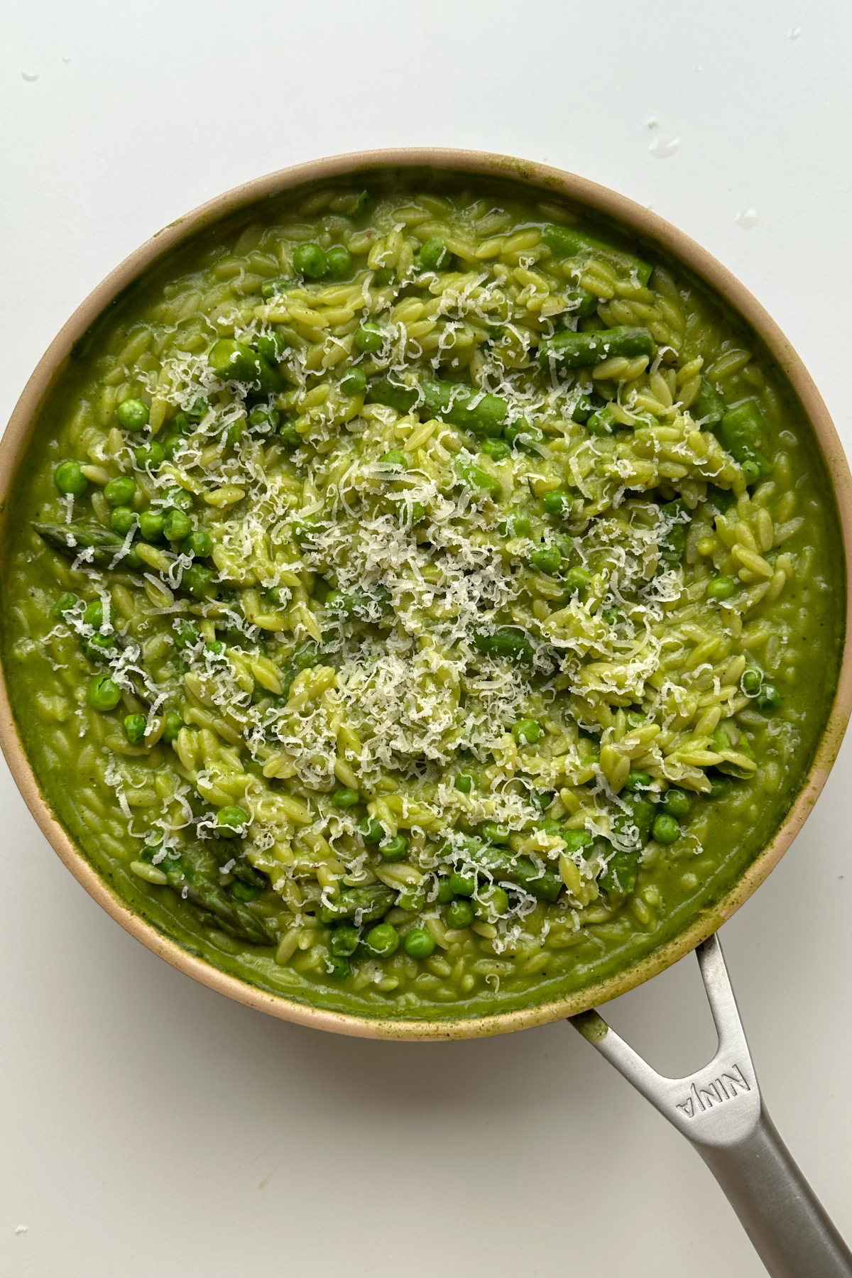 Asparagus and pea spring pasta in a frying pan.