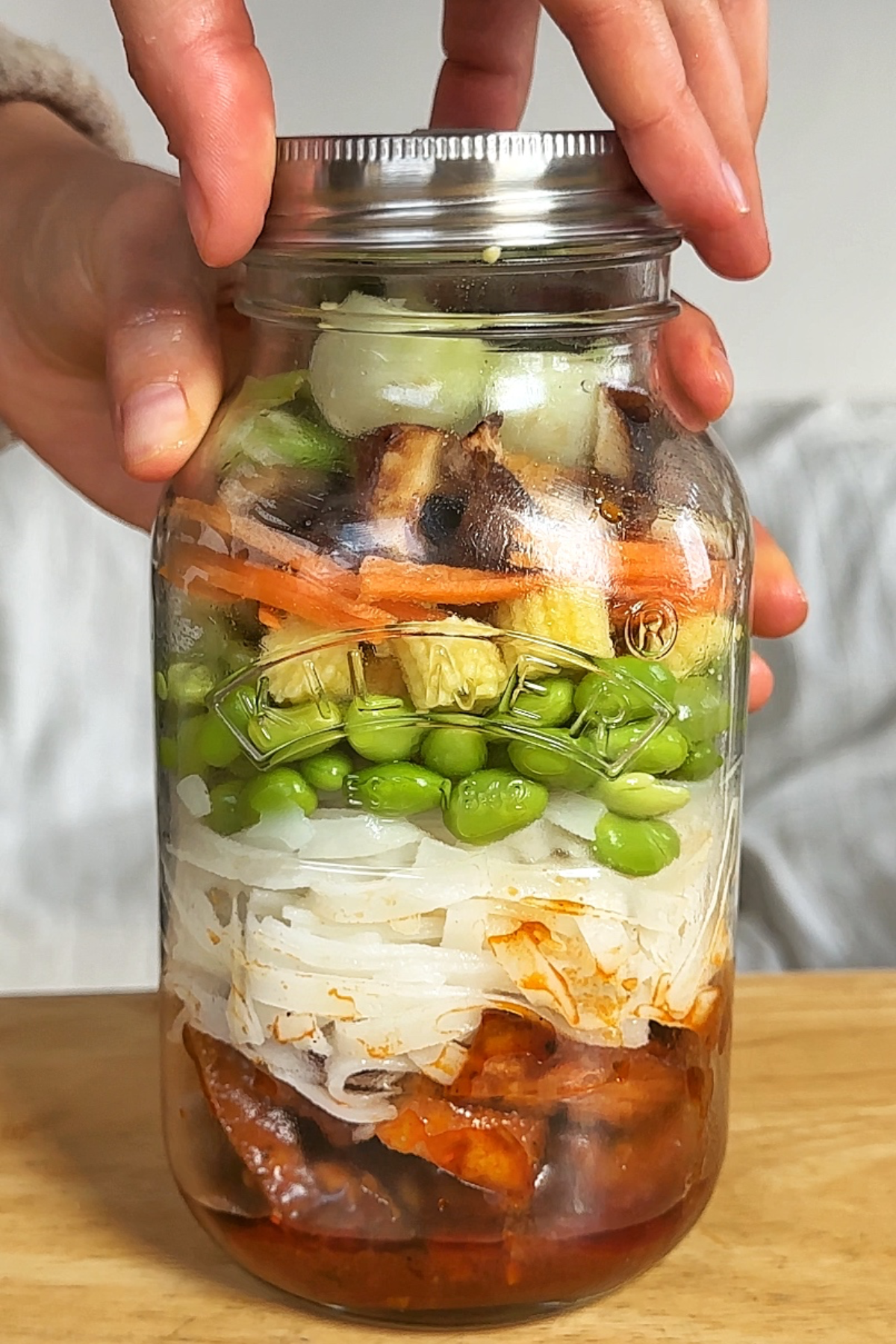 Meal prep jar with tofu, noodles, and vegetables.