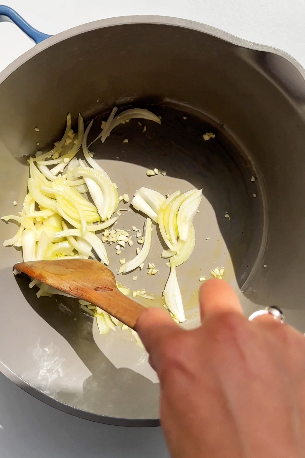 Frying onion and garlic in a large saucepan.