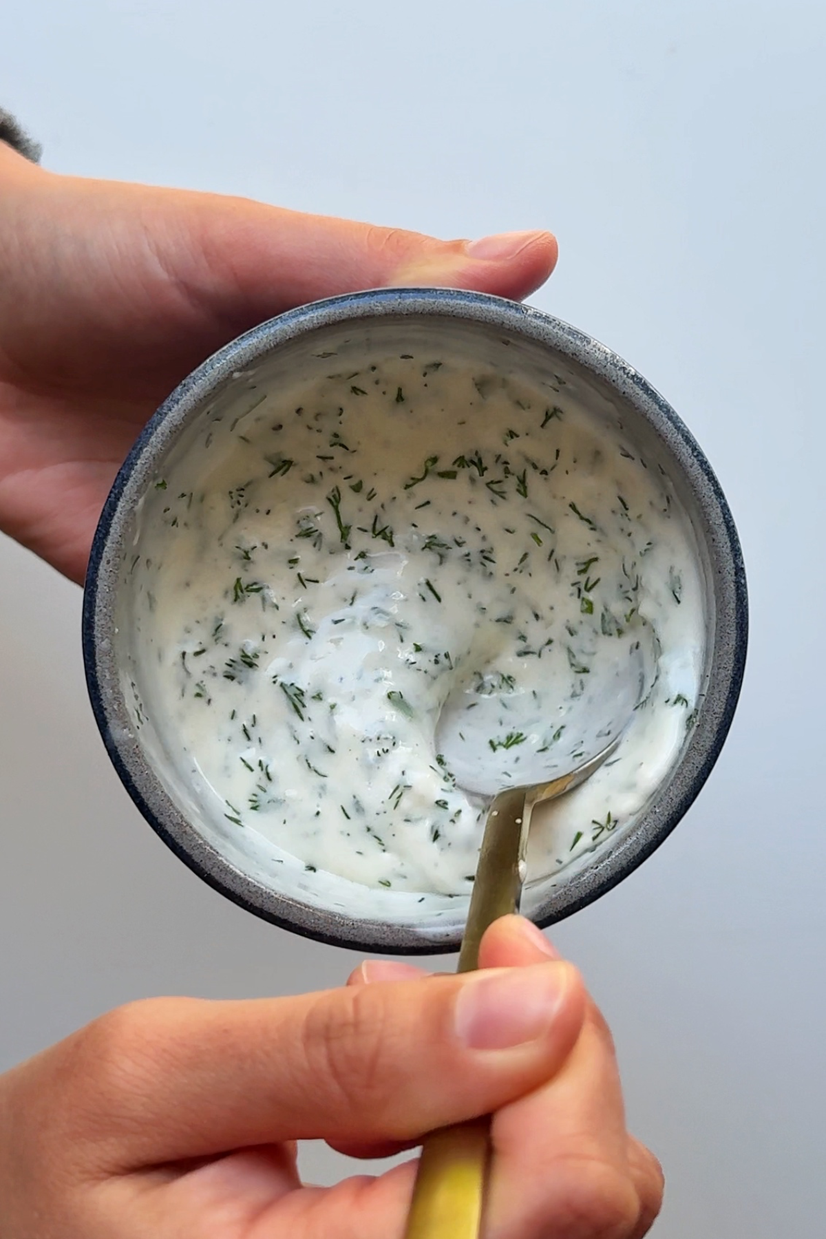Dill pickle sauce in blue bowl.