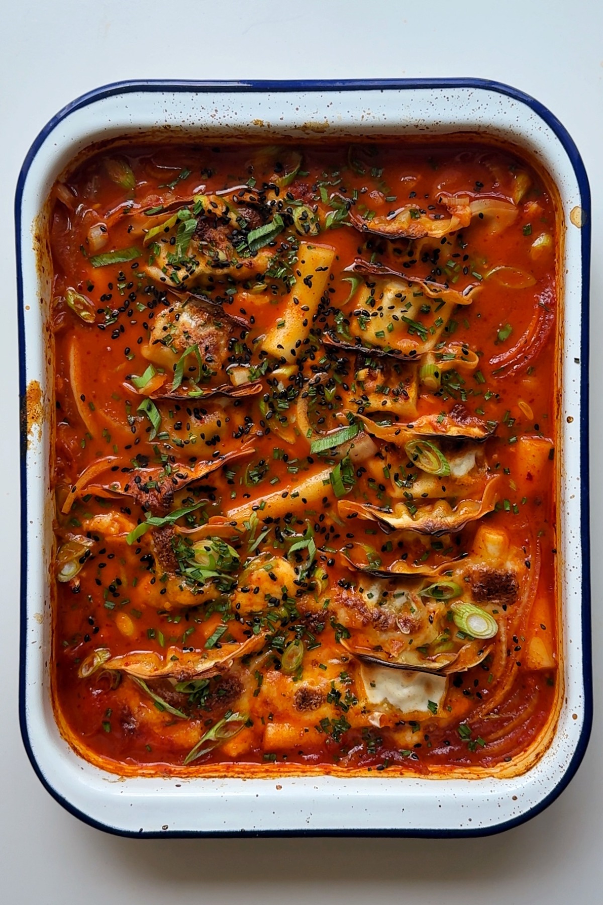 Garnished dumpling tteokbokki traybake.