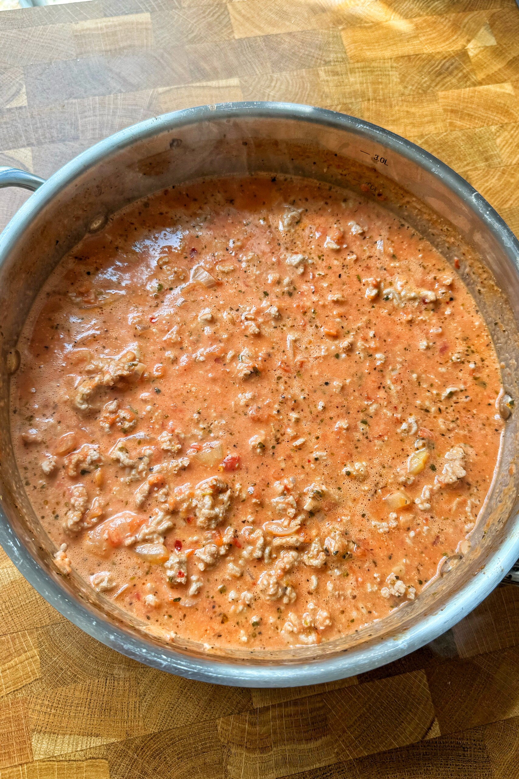 Ground turkey tomato sauce in pan.