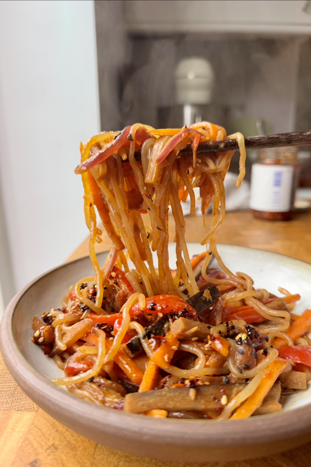 Konjac noodle pull.